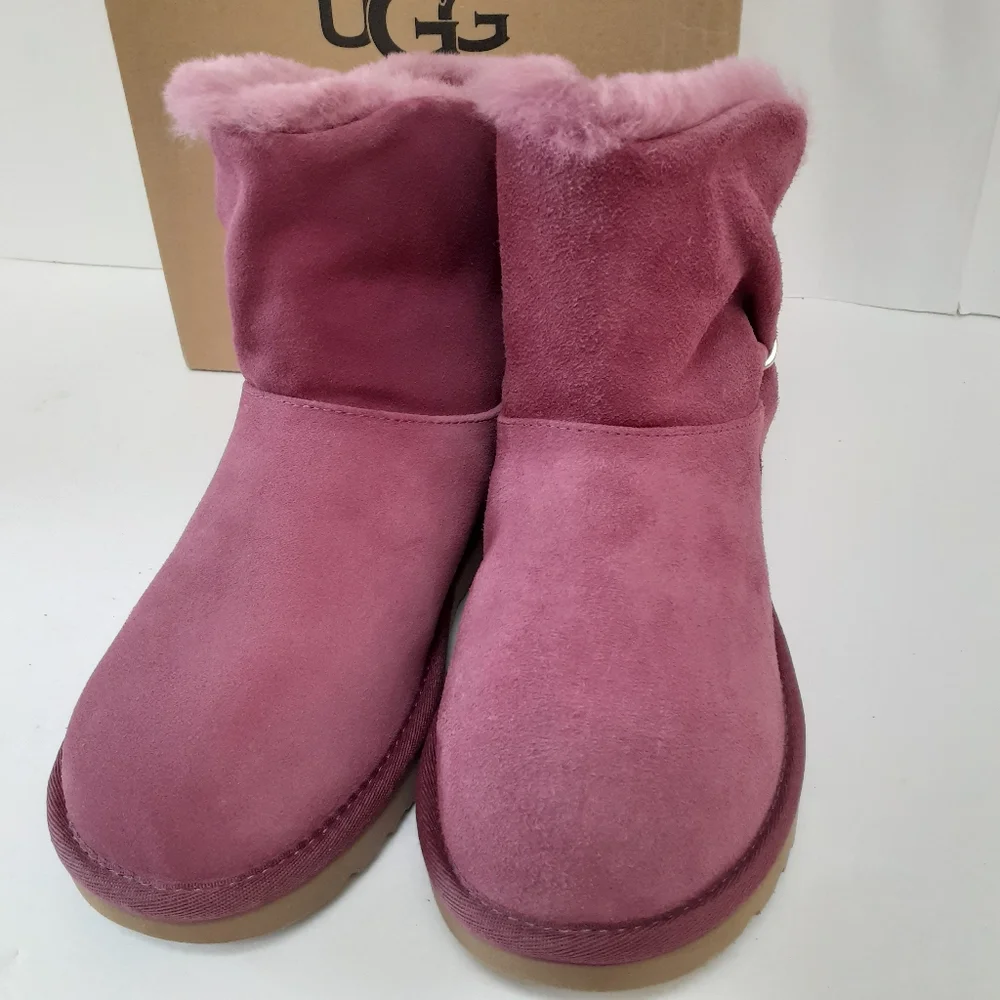 UGG new without